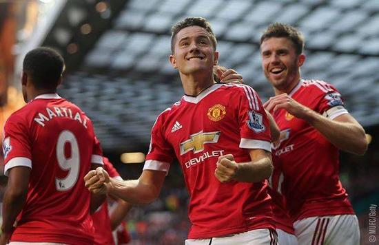 羅伯托盼梅西回巴薩 稱&quot梅西不配得到巴黎的待遇＂.